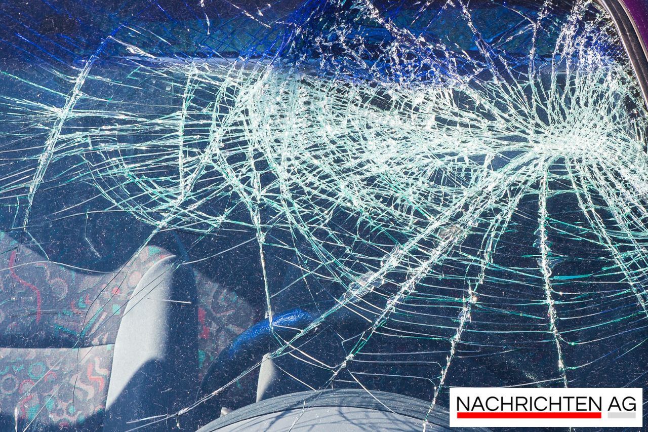 Lebensgefährlicher Crash bei Rotlicht: Fußgängerin in Wien schwer verletzt!